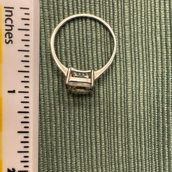 925 Sterling Silver and Aquamarine (?) Emerald Cut Ring with side stones - Picture 4 of 9